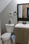 Cheerful 3 bedroom fully renovated cottage home Hotels near Antioch Park