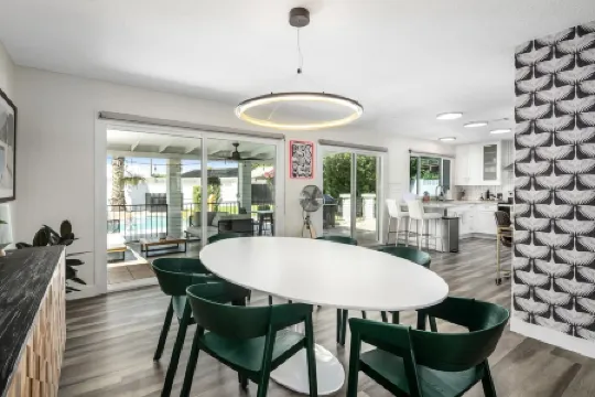 Chateau Balboa! Heated Pool/BBQ/Family Friendly