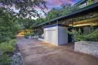 Romantic Secluded Studio with private Koi Pond and huge Natural Pool