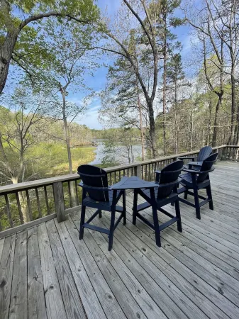 The Cozy Cottage on Little Duck Cove