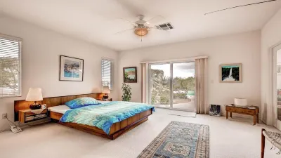 Magical Getaway: Garden Oasis & Pool, Mtn.Views, Hiking, Close to Shops & Strip Hotel berhampiran Gunung Charleston