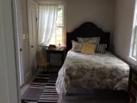 “STEP BACK IN TIME” 1880’ charmer.<br>Riverside Cottage<br> Hotels in Warren