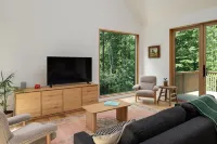 Elevated Forest Retreat: 1BR Near Asheville Hotels in Weaverville