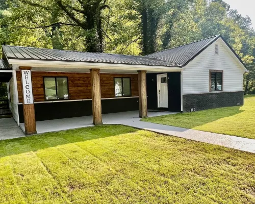 Creek View Retreat 3 Bedroom- 2 Full Bathroom.  Cozy home Hotels in Tug Hardee
