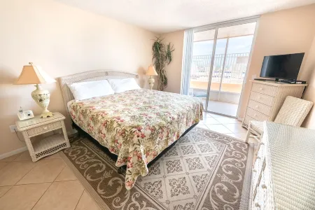 101, 2055 HWY A1A Отели рядом с достопримечательностью «Irene H. Canova Park»