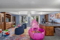 Luxury - 6000sqft- Sleeps 22+ Basketball, Billiards, Theater, Game, PrincessRoom