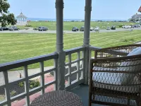 Heart of Oak Bluffs, No Car Needed! Ocean Views, Walk to Everywhere! Hotels in Oak Bluffs