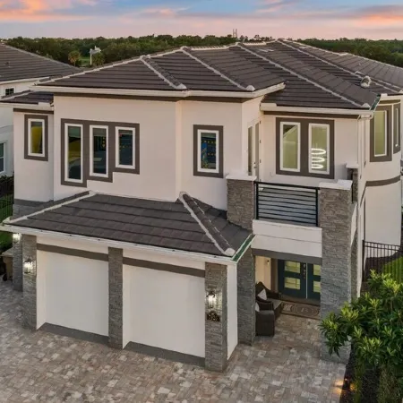 CLOSE TO DISNEY / FREE SHUTTLE / PRIVATE POOL AND SPA