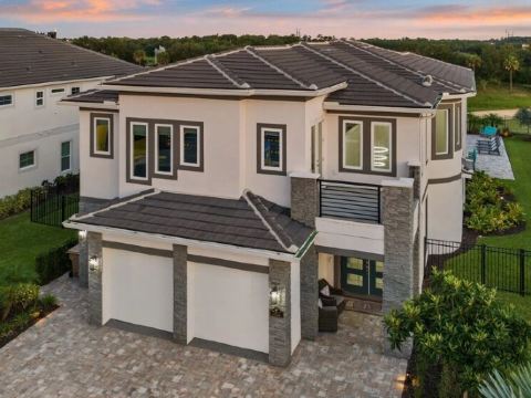 CLOSE TO DISNEY / FREE SHUTTLE / PRIVATE POOL AND SPA