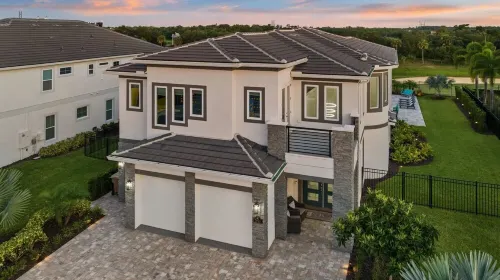 CLOSE TO DISNEY / FREE SHUTTLE / PRIVATE POOL AND SPA