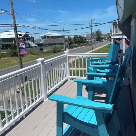Oysterhaven Cottage with partial Water views! New balcony! Close to Fairgrounds!