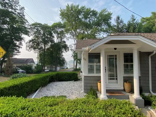 Large Modern 3 Bedroom Home w/Lake Views, Decks Galore and Firepit