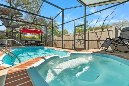 Quiet Oceanside Getaway excellent for families with children- Palm Harbor, FL
