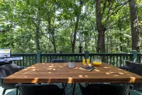 SnowCone, CottonCandy, Music, Games, Hot Tub, Sauna, 6 TVs, Fire Pit, Pets