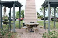 Poolside. Winter DISCOUNTS. Beach, Hot Tub, Porch & Relax!