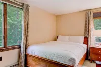 3 Story Mountainside Chalet - Storyland 5 Min, Hike, Bears, Waterfalls, Explore