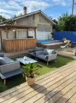 Family home on the outskirts of Bordeaux, close to all amenities (streetcar, bus)