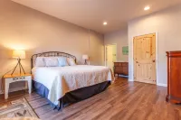 Premium 5 Bedroom 4 kings/ 6 Twins LAKE FRONT Home...BOOK JUNE PROMO DEALS NOW!