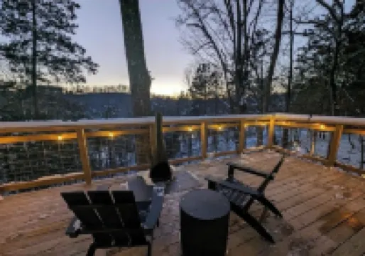 Charming Norris Lake Cabin with views and boat slip @ Marina!