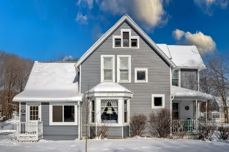 Williams Bay Lake House-1 Block to Geneva Lake Отели в г. Уильямс Бэй