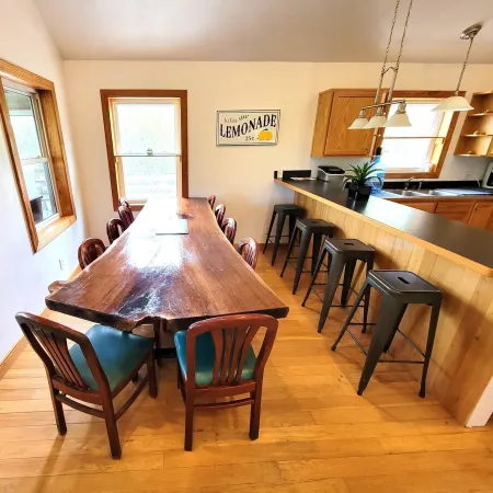 The Salty Seahorse!4x4 beach, private dock, hot tub, pool, Horses. Pet-Friendly