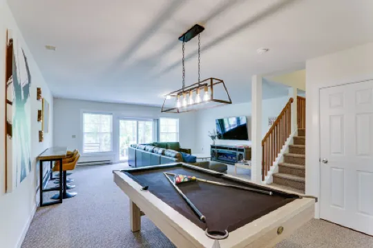 ⭐️ Spacious Mountaintop Oasis at Camelback | 2,500 SF w/ Game Room, Deck & A/C