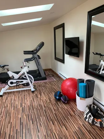 Best Backyard with Gas Grill, Fire-Pit, Private Gym, Hot-Tub, and Porch Swing!