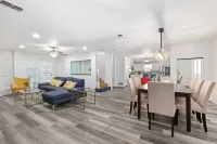 Newly remodeled 5BR 3BA w/pool 16 ppl