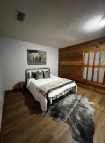 Welcome To Orlando's Chic Cabin! KING BED, FIREPLACE, SAUNA, HOT TUB, GAMES