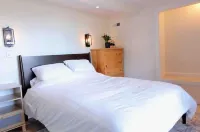 Lovely and Quiet suite with GORGEOUS VIEWS-10 min to Golden Gate Bridge