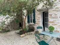 Charmantes Renoviertes Haus in Altem Anwesen mit Privatem Innenhof und Parkplatz