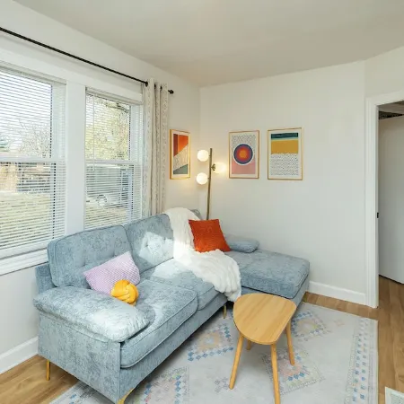 Happy Happy Guest House 1bd/1ba in Quiet yet Popular Neighborhood