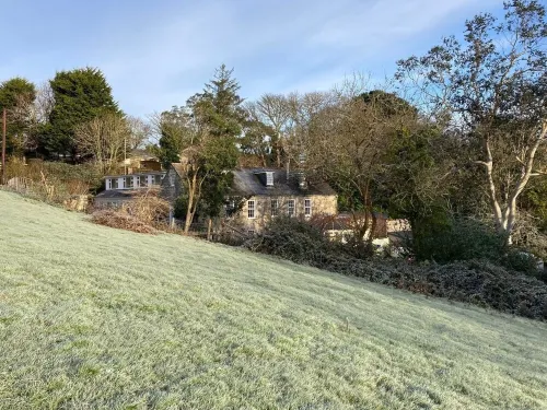 Charming cottage in quiet village near the Helford River