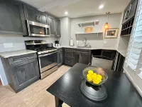 Cozy Downtown Burlingame Apt., Parking, 1/1