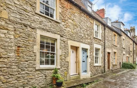 Beautiful Grade 2 Listed Cottage Perfectly Located in the Centre of Frome.