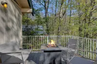 Renovated Modern Chalet - Swim, Hike, Bike, Fish, Ski, Skate, Shop, Dine, Relax!