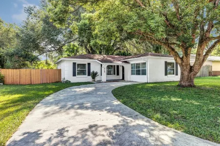 Cozy 4/3, Patio, King Bed, Bunk Room + Water Park!