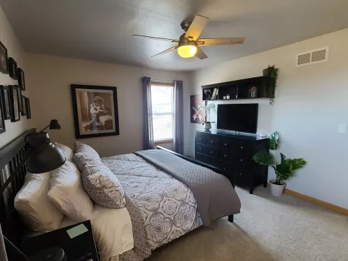 Your Green Bay Home Base.  Near I-43<Lambeau Field & Door County.