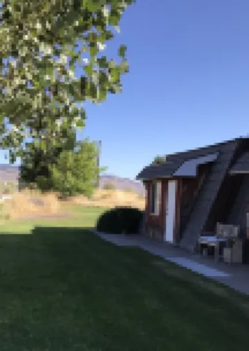 10 Bedrooms, 12 Bathrooms, 1985 Rustic Lodge Located in the Sevier Valley.