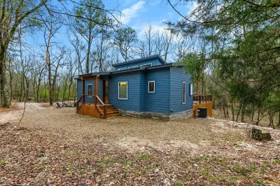 Creekside Serenity - a slice of wooded paradise