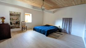 Vacation rental lakes, vineyards and mountains area