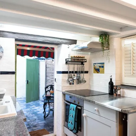 Entire Harbourside Lodge and Courtyard, just a few feet from Mevagissey Harbour