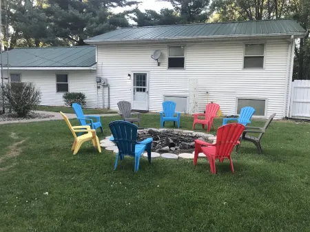 5 Bedroom Lake Access House and Entertainment Bldg for Rent