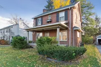 Gourmet Kitchen, King-sized Bed, Charming Ottawa Hills Colonial