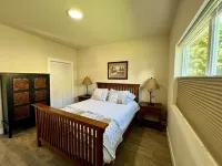 Located in South Sandpoint, only 2 blocks from the lake!