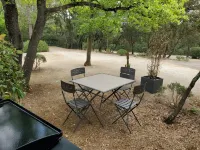 STUDIO in the middle of the vineyards facing the Ventoux - for 2 adults and 2 children.