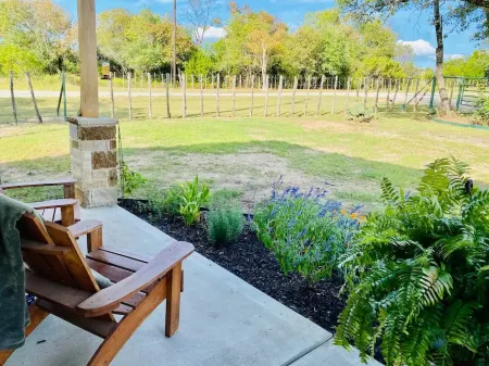 Lookout Guest House: One Bedroom Country Living