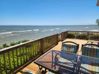 Winter's a Good Time to Stay in & Cuddle at Surfdaze