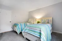Serene & Modern~ Ocean Front View~ 2 Bd 2 Bth~1st Fully Remodeled