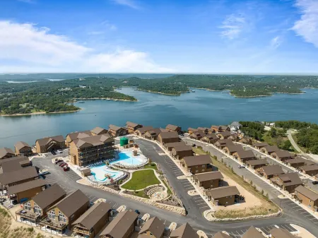 Sundowner Lodge with Lake View close to SDC and Branson